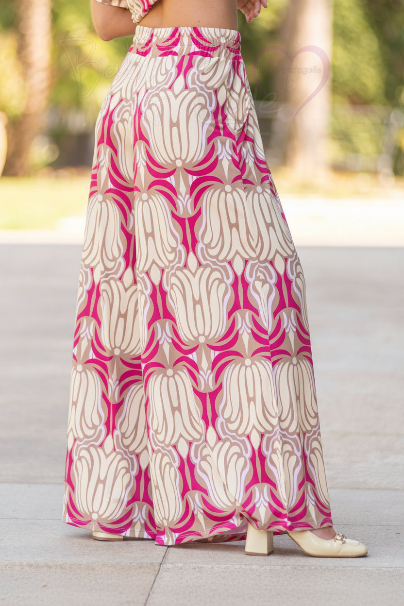 Wide-leg pants with print.