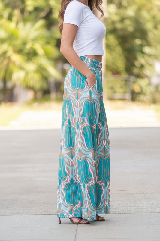 Wide-leg pants with print.