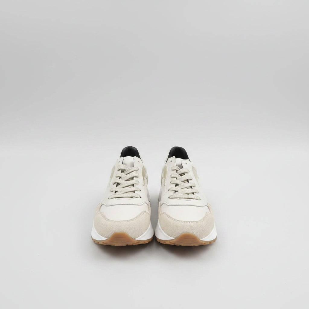 Leather sneaker