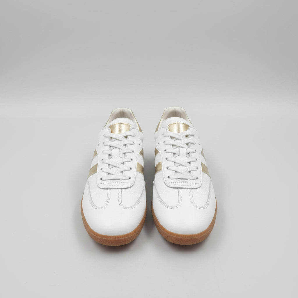 Leather sneaker