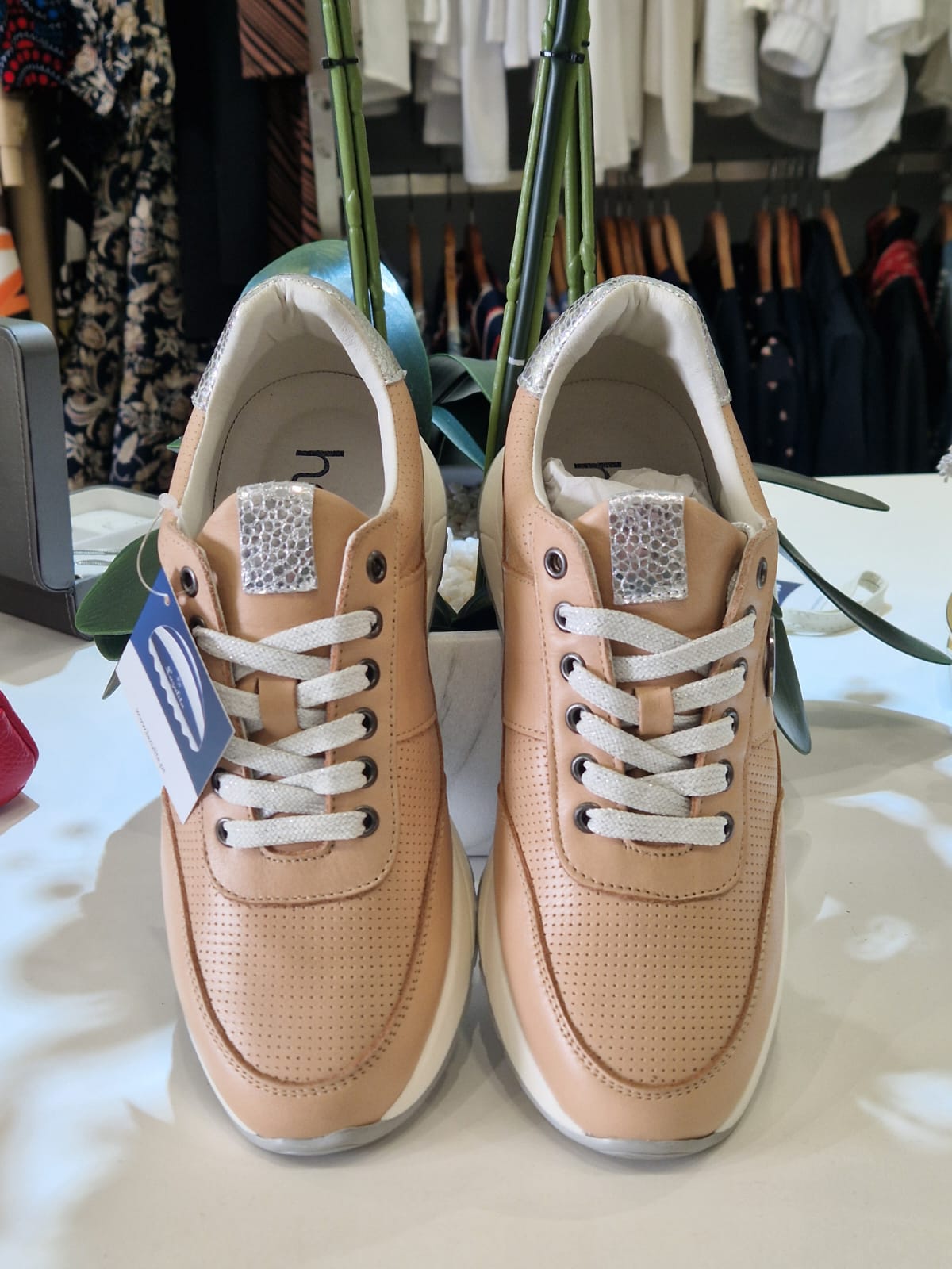 Sapatilha em pele Ref. 386675