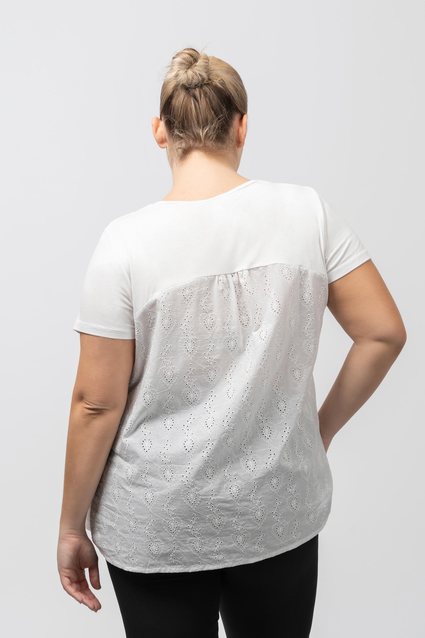 Plain T-shirt with broderie anglaise Ref. 241263