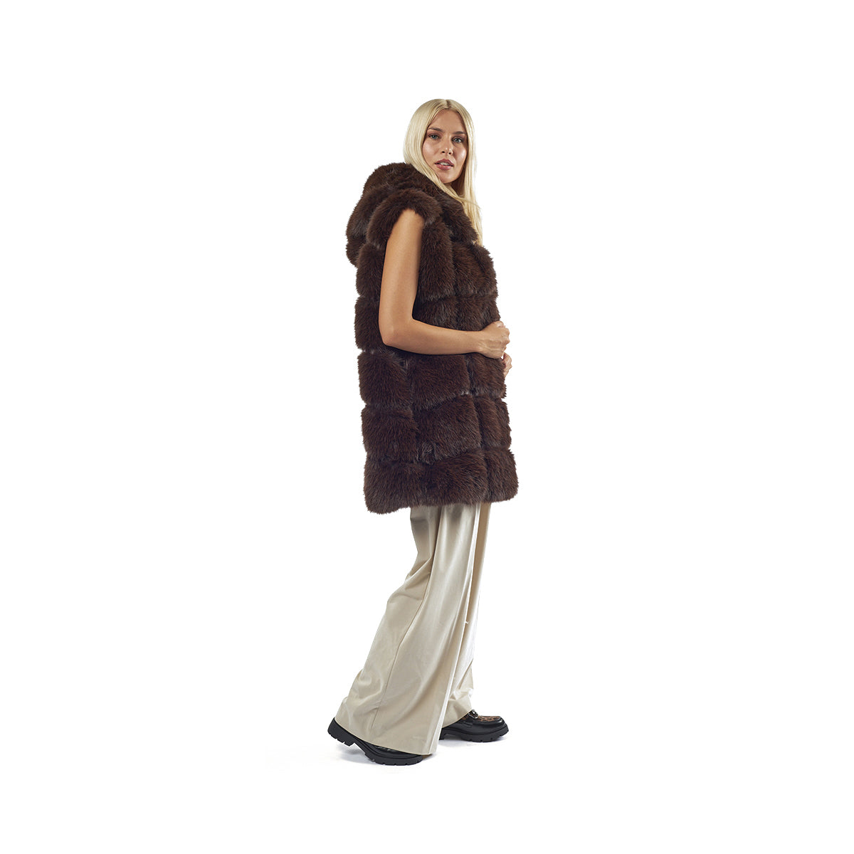 Colete de pelo com carapuço Ref. 71900