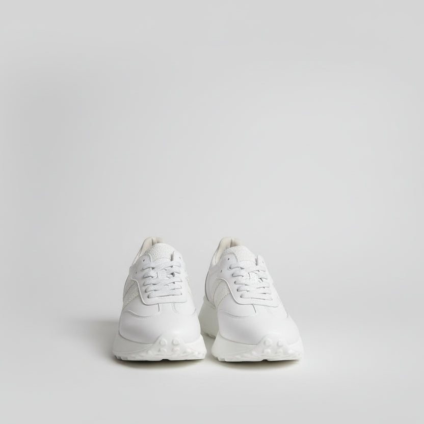 Leather sneaker