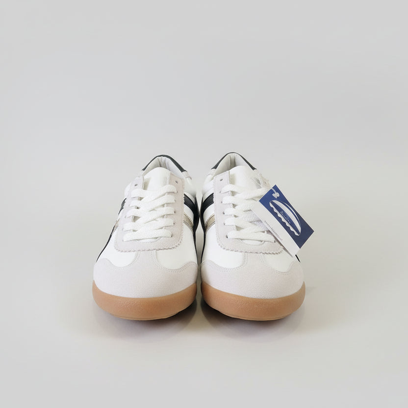 Leather sneaker