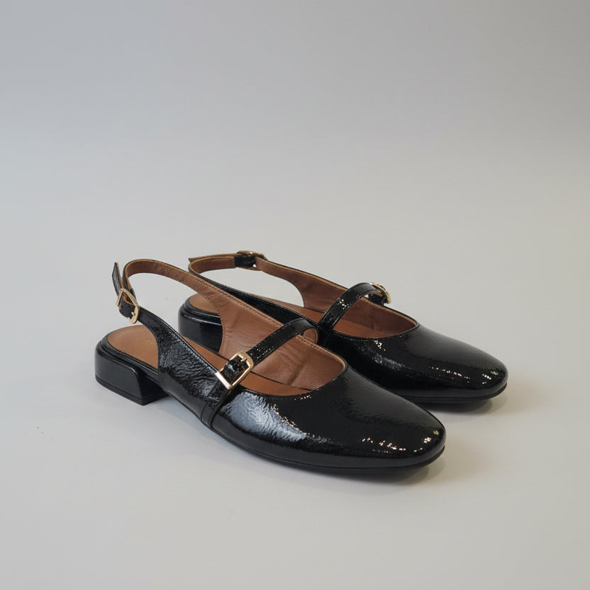 Patent leather shoe
