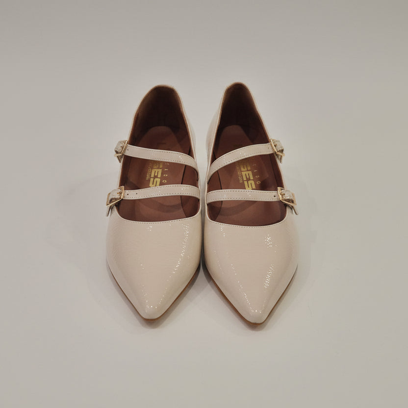 Patent leather shoe