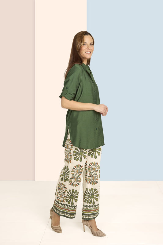 Plain short-sleeved shirt