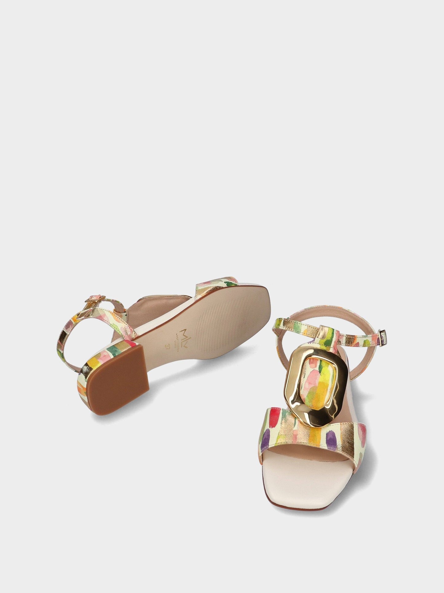 Flat leather sandal