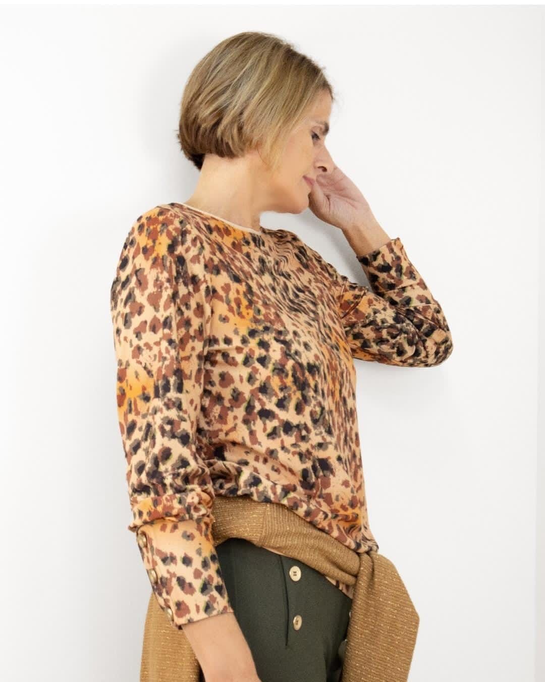 Blusa com padrão e botões na manga Ref.2413755