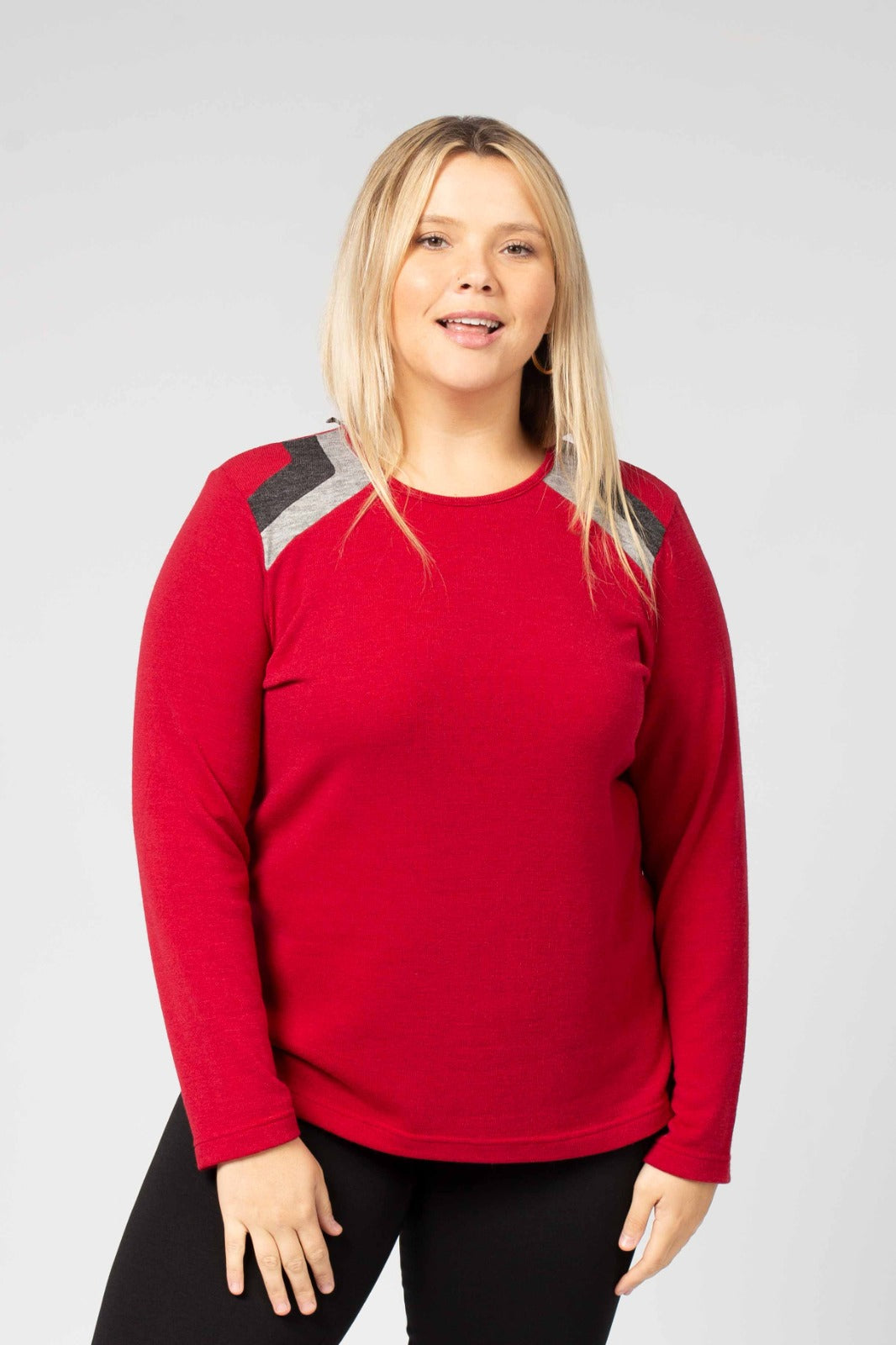 Camisola lisa com pormenor no ombro. Ref.231572