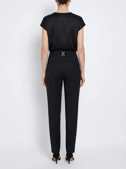 Plain trousers with detail