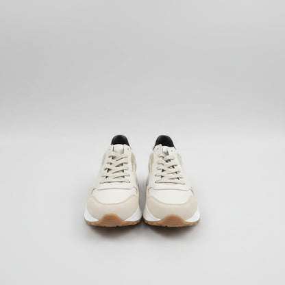 Leather sneaker