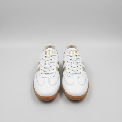 Leather sneaker