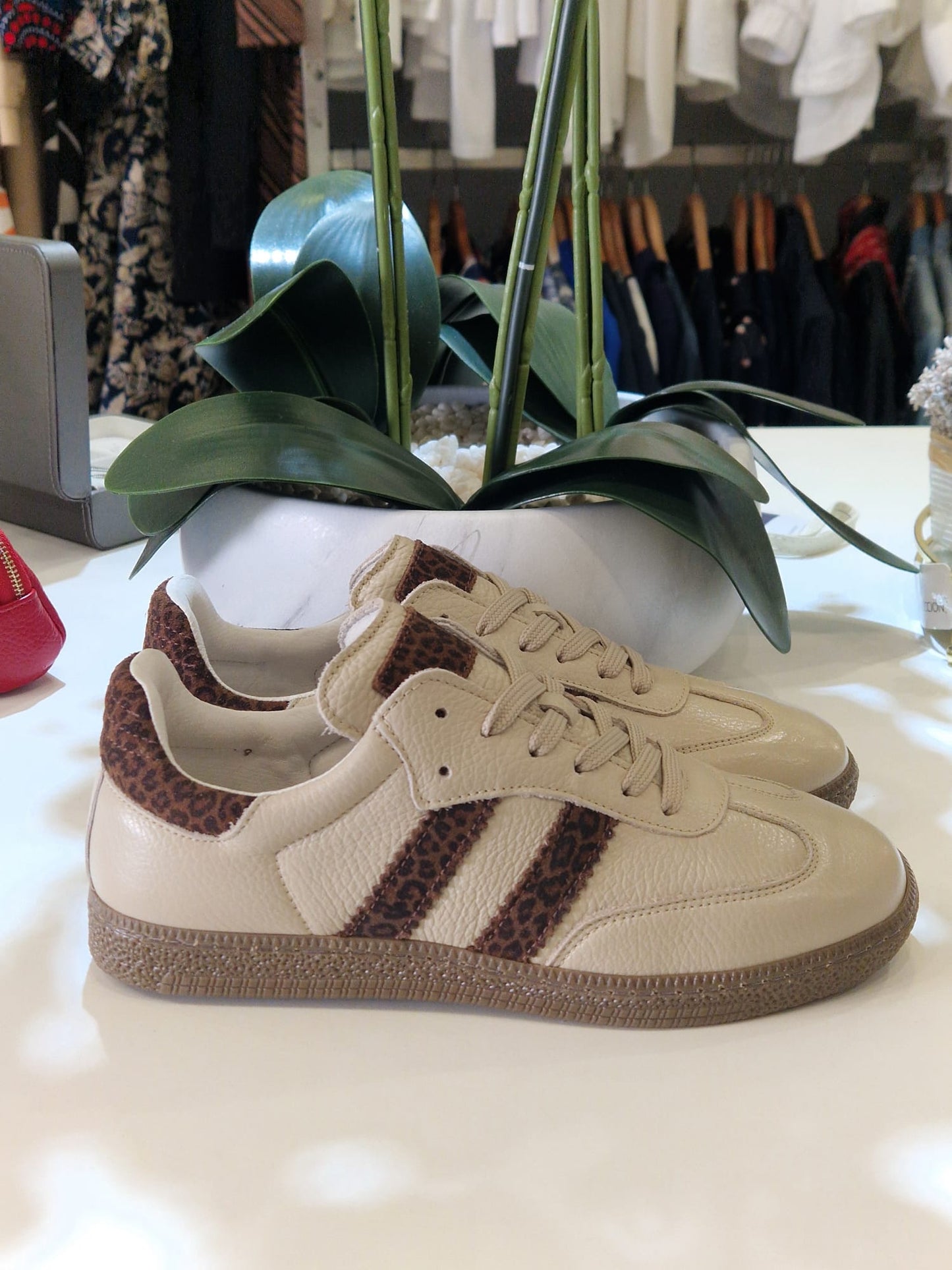 Sapatilha em pele Ref. 241127