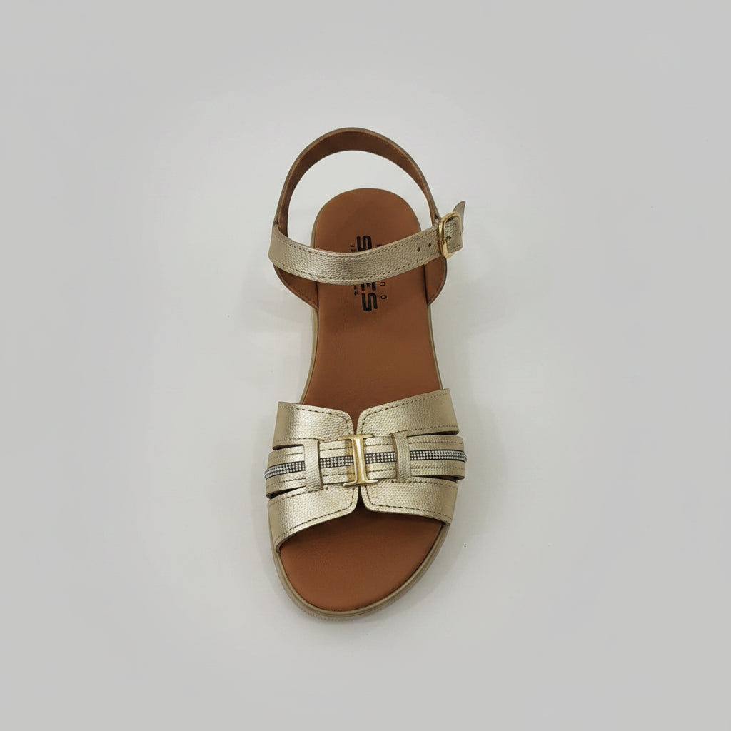 Flat sandal with wedge