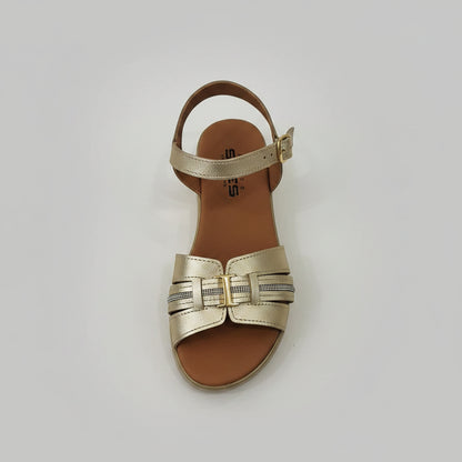Flat sandal with wedge