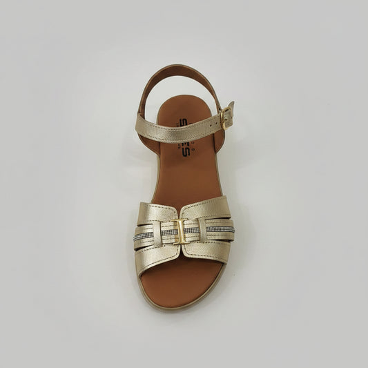 Flat sandal with wedge