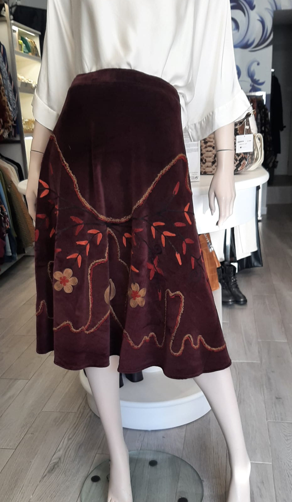 Saia bordada de veludo Ref. 4100201