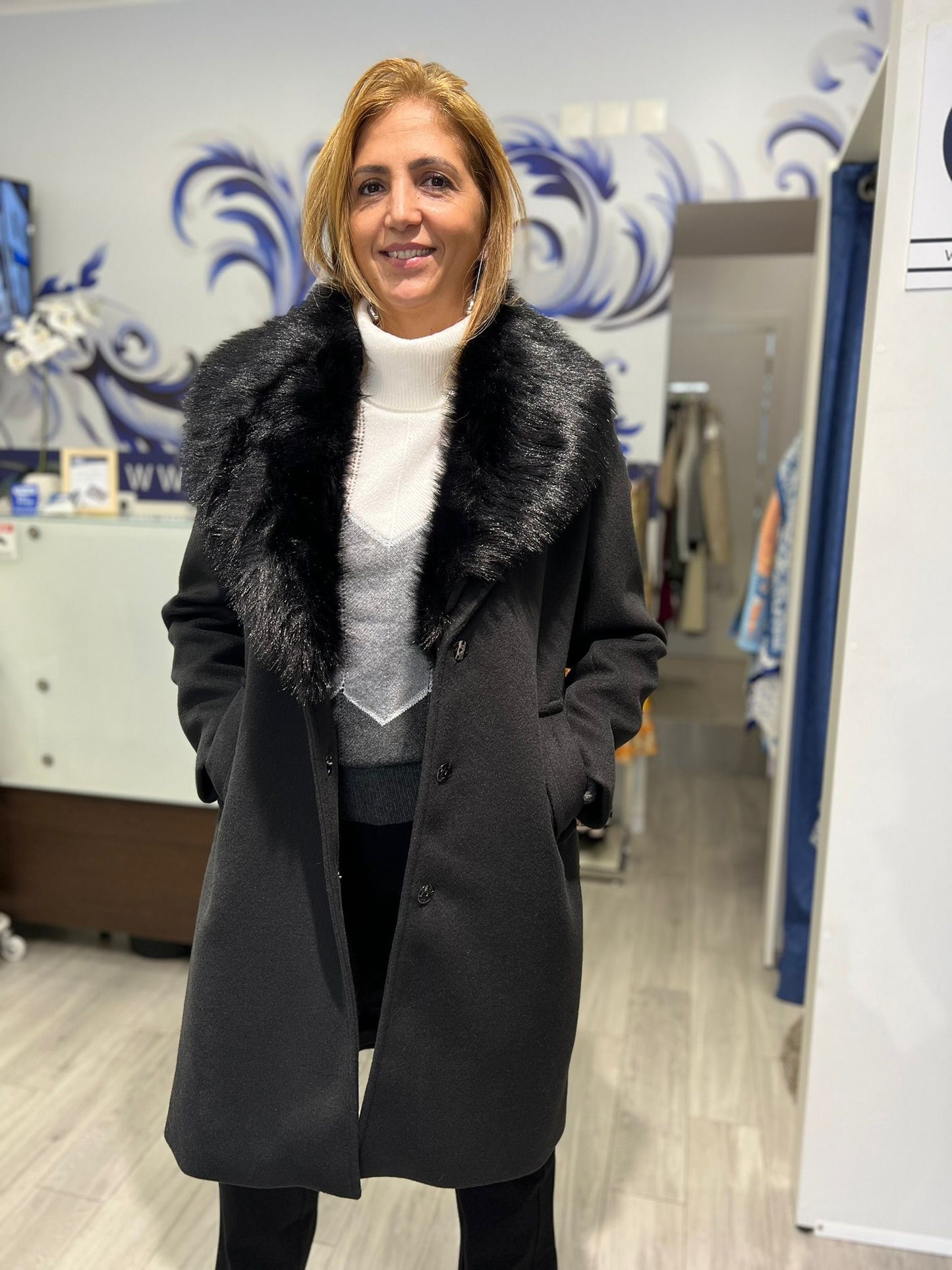 Casaco médio com pelo Ref. 255800