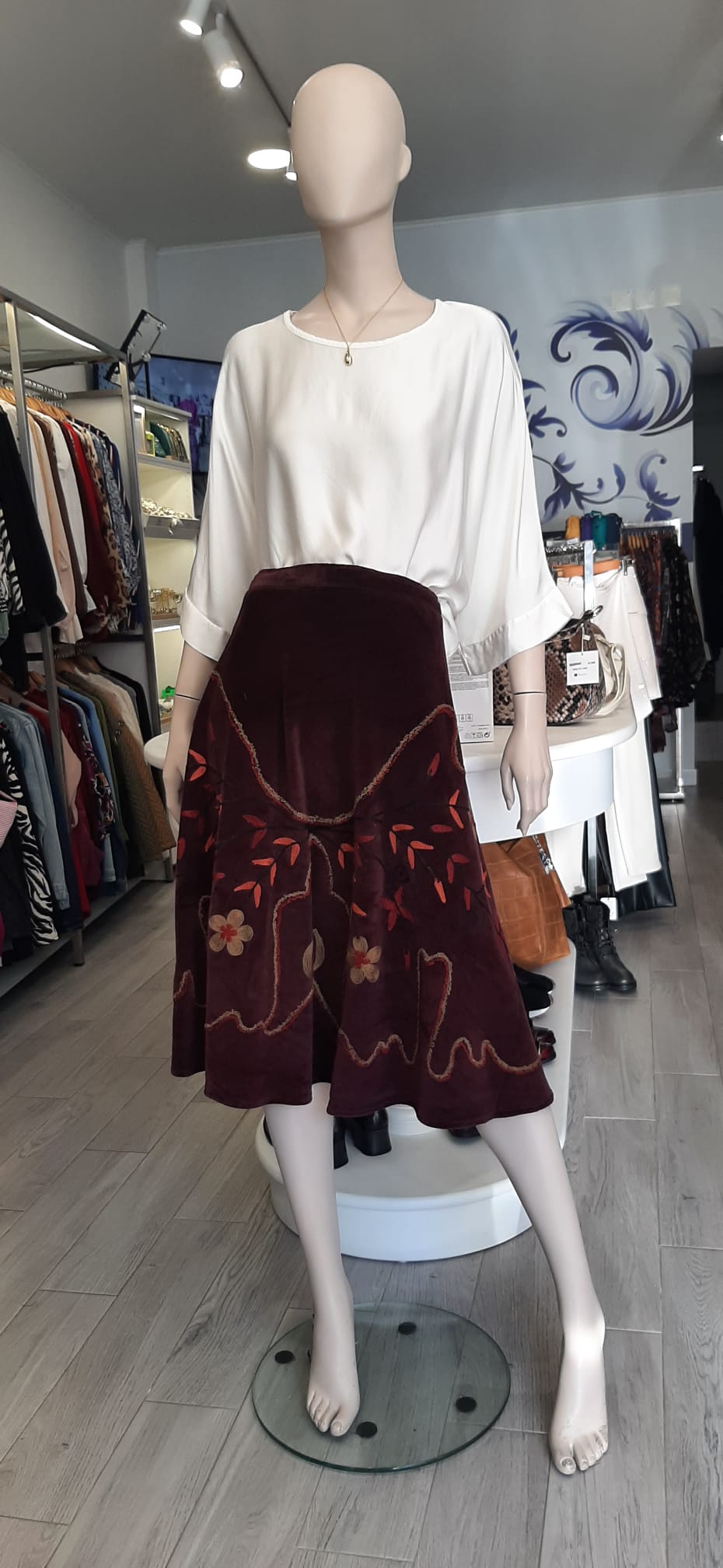 Saia bordada de veludo Ref. 4100201