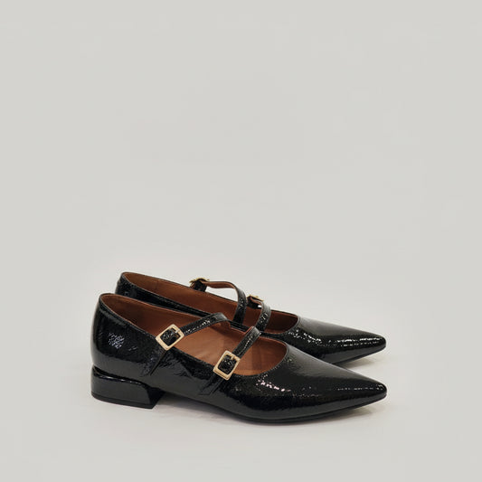 Patent leather shoe