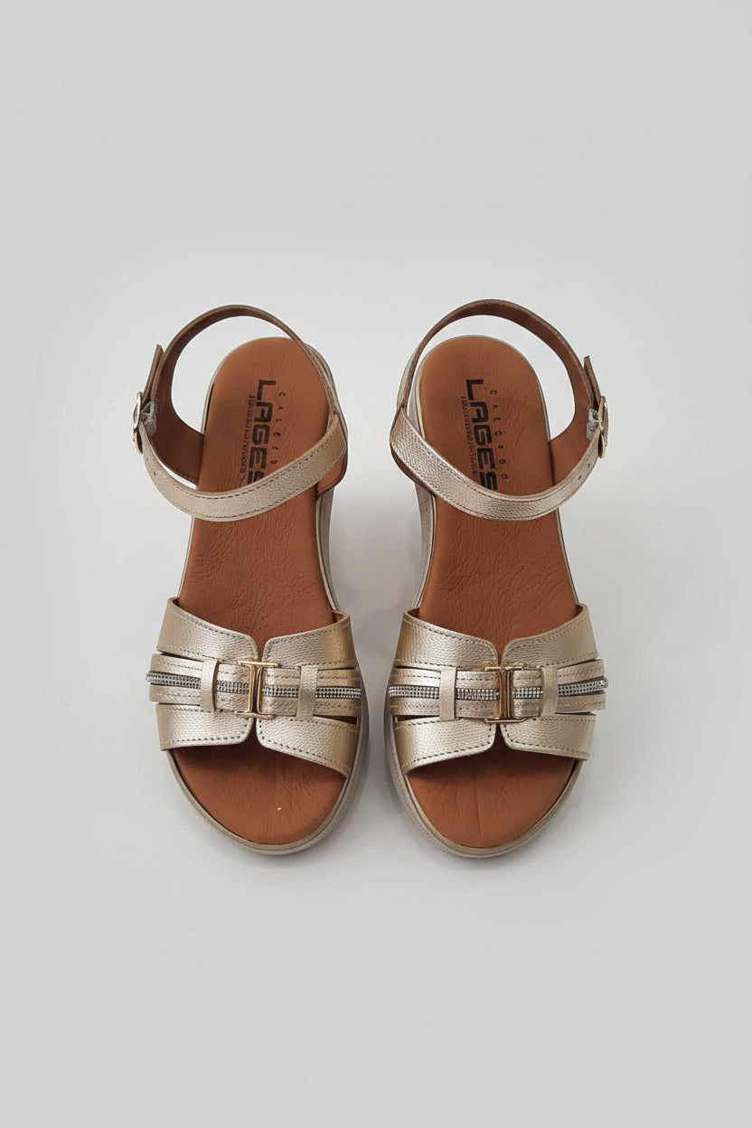Flat sandal with wedge