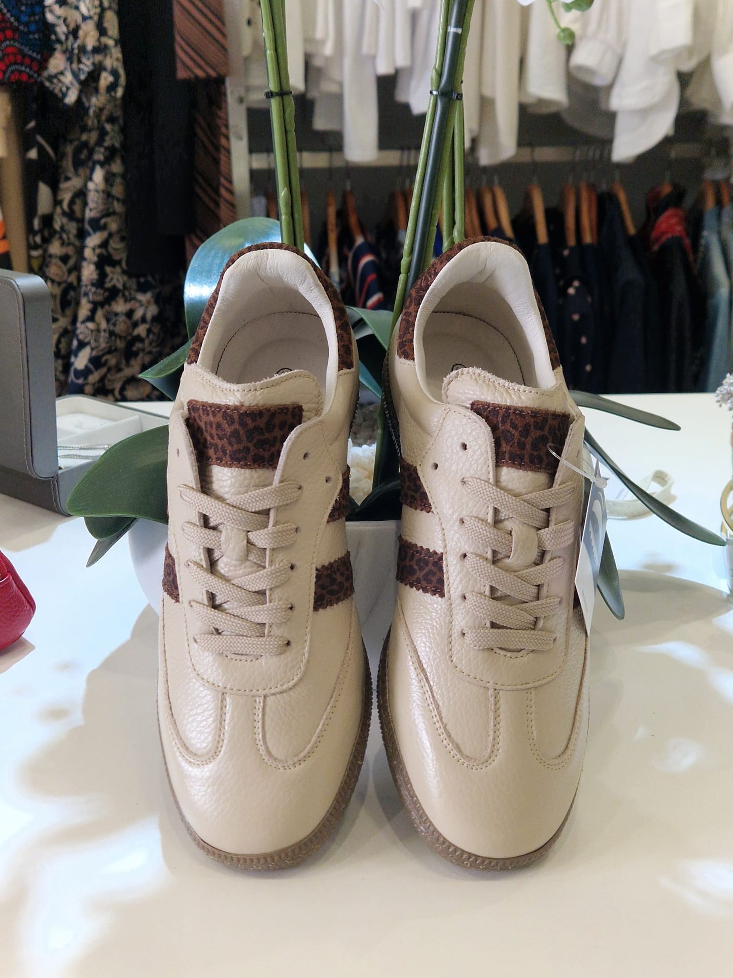 Sapatilha em pele Ref. 241127