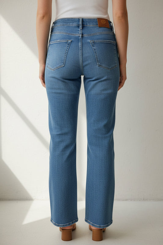 Straight-leg jeans